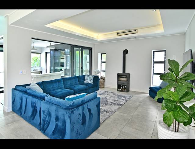 5 BEDROOM HOUSE FOR SALE IN WATERFALL COUNTRY VILLAGE